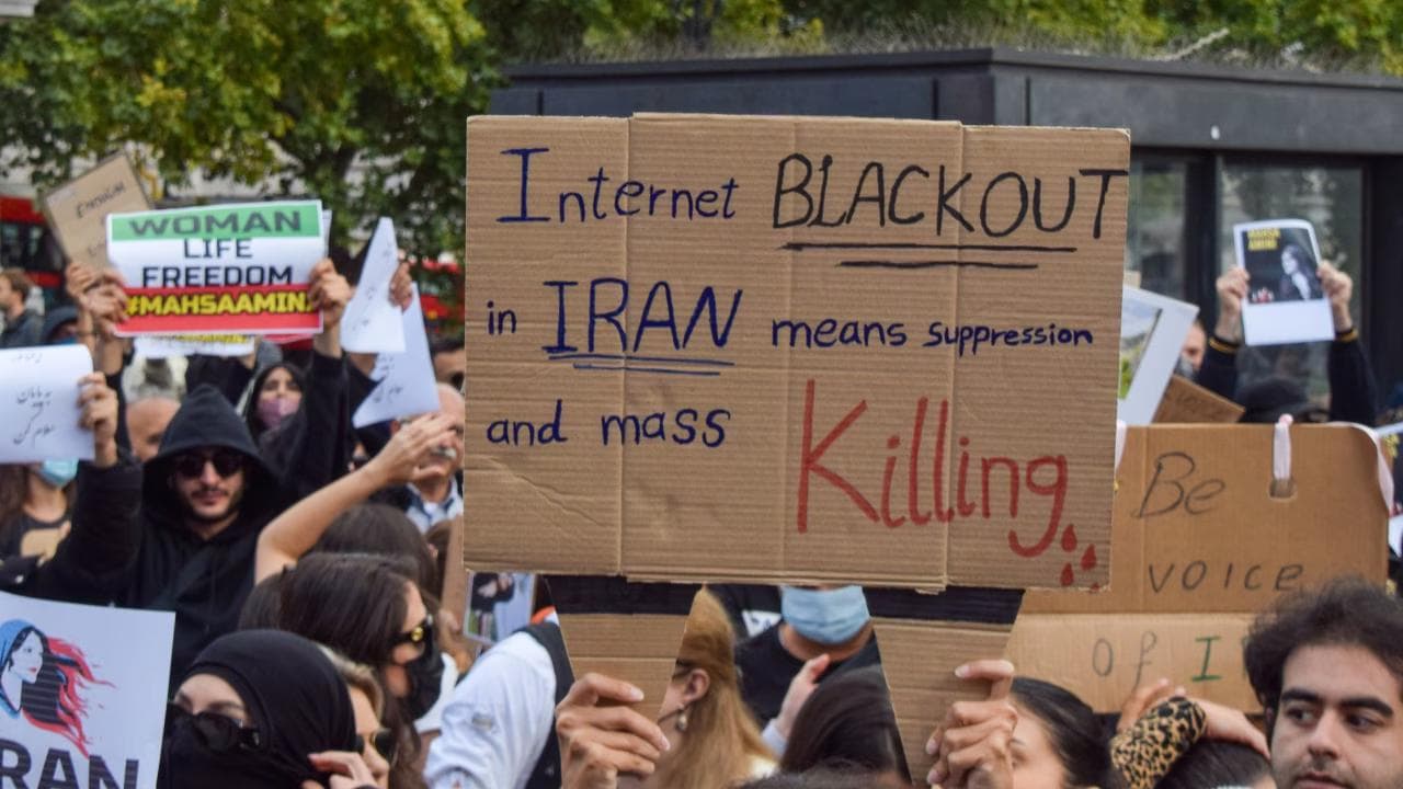 Wall Street Journal - Iranian Protesters Struggle to Activate Elon Musk's Starlink